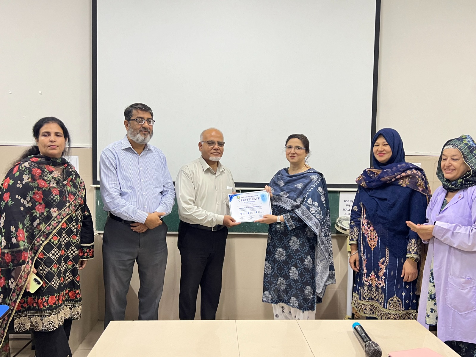 Prof. Dr. Ambreen Usmani distributing certificates at the concluding JSMU AI training session
